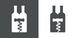 Logo club de vino. Silueta de 2 botellas de vino con sacacorchos en espacio negativo