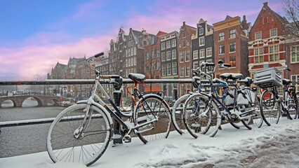 Poster - City scenic from a snowy Amsterdm in winter in the Netherlands