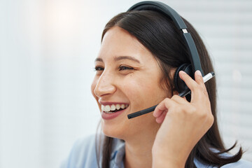 Aufkleber - Call center, customer service and woman consulting in office for crm, support or b2b networking. Telemarketing, insurance or consultant with friendly faq help, inbound marketing or virtual assistant