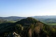 Panorama Aussicht vom Gipfel des Berg Sokolik (Forstberg) auf die Täler der Falkenberge, Polen nach einer Wanderung an einem klaren sonnigen Tag