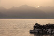 Sonnenaufgang über dem Genfer See; Blick von Locum nach Osten auf die Rochers de Naye