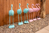Fototapeta Tęcza - przed sezonem,  pastelowe, plastikowe flamingi przy pensjonacie