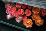 Fototapeta Sypialnia - Closeup of orange roses bouquets at the florist in the street