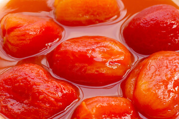 Whole peeled tomatoes in tomato juice