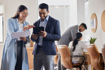 Aufkleber - Coworking, office and people with report on tablet with teamwork, support and collaboration. Online, feedback and staff helping on project with advice or reading document with review on website