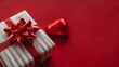 Weihnachtsgeschenke verpackt im edlen Geschenkpapier mit Schleifen und Christbaumkugeln, ai generativ