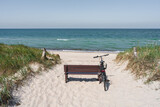Fototapeta  - Mit dem Fahrrad an der Ostsee