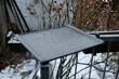 FU 2023-03-08 Schnee 11 Im Backblech ist gefrorenes Wasser