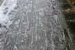 FU 2023-03-08 Schnee 29 Auf dem Weg liegt Schneematsch mit Fußspuren
