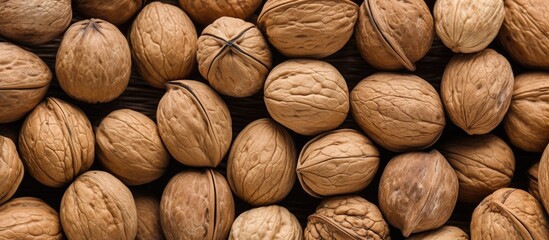 Canvas Print - Pile of walnuts with nuts in center