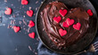 Bolo de chocolate em formato de coração visto de cima 