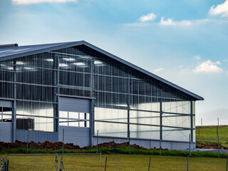 Wall Mural - Neu gebaute landwirtschaftliche Lagerhalle