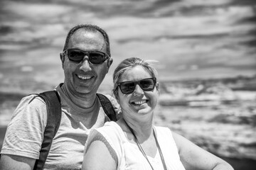 Canvas Print - A happy couple visiting Glen Canyon Dam Bridge