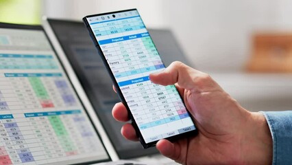Aufkleber - Man Using Spreadsheet Data