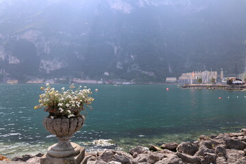 Poster - Schöner Frühsommertag in Riva del Garda am Gardasee