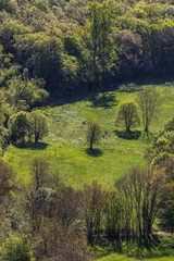 Poster - Chasteaux (Corrèze, Limousin, Nouvelle aquitaine, France) - Vue printanière verdoyante de la vallée de la Couze depuis la montagne pelée