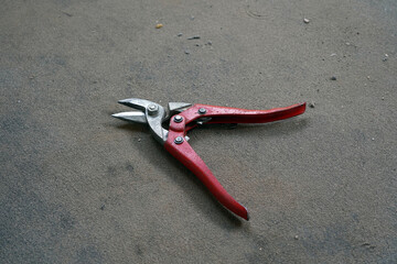 A tool for workers and gardeners. Special tools for cutting.