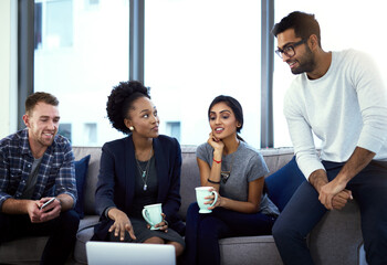Aufkleber - Office, sofa and business people with laptop for teamwork, collaboration or creative advice, help or design ideas. Training, coaching or group with designer mentor for pc tutorial, questions or guide