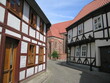 Gasse mit Fachwerkhäusern in Salzwedel in der Altmark in Sachsen-Anhalt