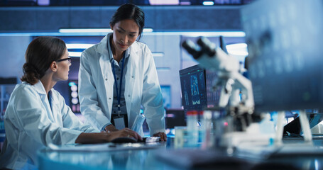 Poster - Medical Hospital Research Laboratory: Caucasian And Asian Female Scientists Talking And Using Desktop Computer With CT Scans Of Human Brain. Surgeon And Doctor Discussing Stroke Patients Treatment.