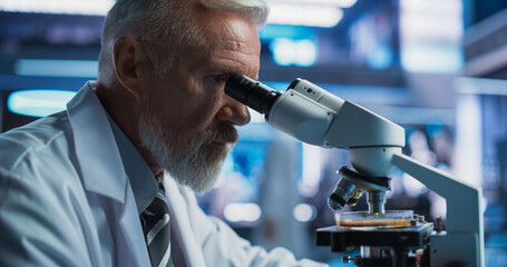 Aufkleber - Medical Development Laboratory: Close Up Of Senior Caucasian Male Scientist Using Microscope, Analyzes Petri Dish Sample. Pharmaceutical Lab Conducting Biotechnology Research, Developing New Drugs.