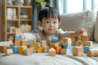 © 일 박 - 방에서 블록을 가지고 노는 어린 아이