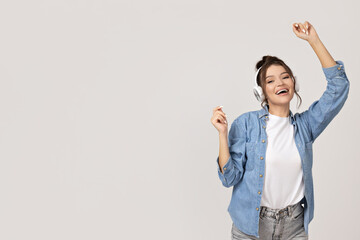 Wall Mural - Attractive young girl listens to music in headphones