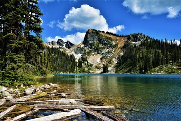 Mountain scenery as seen from the trail around Eva Lake in the Mount Revelstoke National Park (British Columbia, Canada)