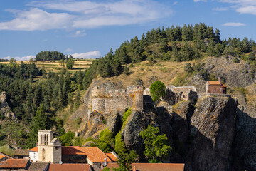 Canvas Print - Chateau d'Arlempdes with old town Arlempdes, Haute-Loire, France