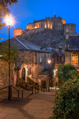 Wall Mural - The Vennel Steps with the view of Edinburgh castle during evening, Edinburgh, Scotland