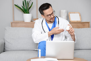 Canvas Print - Handsome doctor prescribing pills to patient online at home