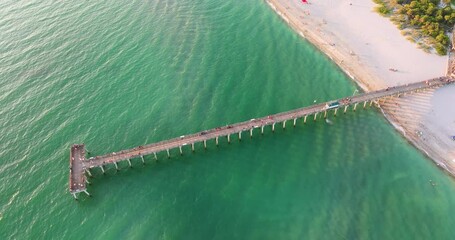 Canvas Print - Venice, Florida. People enjoying vacation time on fishing pier. Seaside summer activities on fresh air