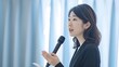 © StudioFF - 講演をする女性