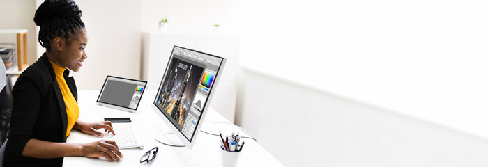Aufkleber - Watching Video Conference Business Webinar