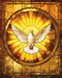 Vidriera artística con una paloma blanca en el centro representando al espíritu santo, sobre un circulo dorado y figuras geométricas 