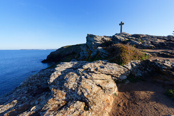 Canvas Print - Granite cross on the cliffs of Saint-Gildas-de-Rhuys city in the Rhuys peninsula	