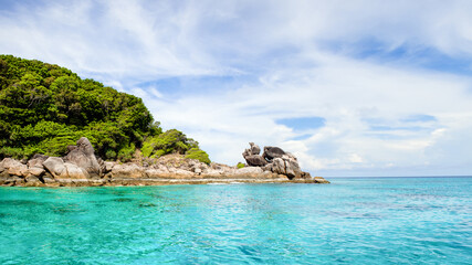 Poster - The rocky shore of the Similan Islands in Thailand