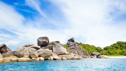 Poster - The rocky shore of the Similan Islands in Thailand
