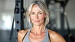 © AdriFerrer - A woman with a white head and blonde hair is standing in a gym