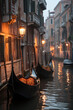 petit canal dans les rues de Venise avec gondoles et lanternes