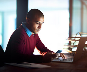 Aufkleber - Night, typing and businessman with phone, laptop or research for online project at startup. Reading, internet search and consultant at desk with smartphone, computer and checking email in dark office