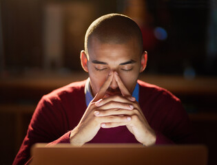 Aufkleber - Night, burnout or businessman with headache for laptop news of tax, audit or bankruptcy in office. Vertigo, anxiety or entrepreneur at startup frustrated by pc glitch, 404 or disaster mistake stress