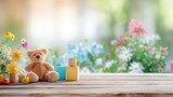 Fototapeta  - Pluszowy miś siedzi na drewnianym stole obok kolorowego wazonu z pięknymi kwiatami. Obrazek idealny dla dzieci w Dniu Dziecka