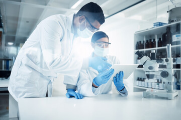 Aufkleber - People, mask or scientists on tablet in lab for medical innovation, life expectancy or antiaging medicine. Teamwork, stem cell or biologists with chemistry research, results or science information