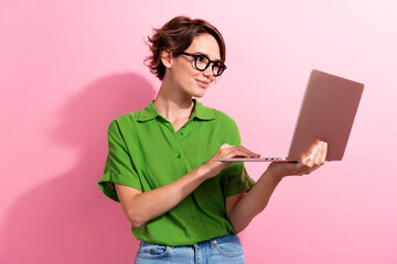 Wall Mural - Photo of thoughtful shiny young lady wear green shirt spectacles texting instagram twitter telegram facebook isolated pink color background
