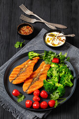 Wall Mural - grilled salmon steaks with broccoli and tomatoes