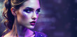 © Shyla Marsare - Mujer rubia sobre fondo morado. Chica guapa con maquillaje morado glamuroso. Plano de perfil de mujer con espacio de copia.