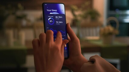 Monitoring sleep tracking information on a smartphone app Using the diagnosis app, analyze deep, light, and REM sleep data to determine its quality and quantity.