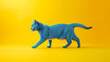 chat avec les poils bleus sur un fond jaune, vu de profil