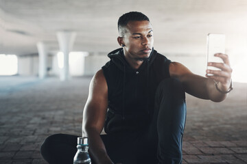 Aufkleber - African man, selfie and fitness in city on break with health, training or exercise for vlog on social media. Person, runner and influencer with profile picture, photography or live stream in New York